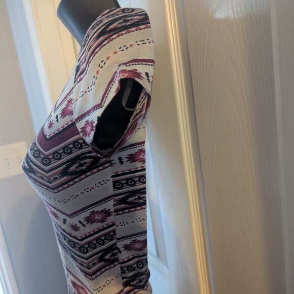 NWT Living doll tee shirt multicolored geometric print - XS - Picture 4 of 6